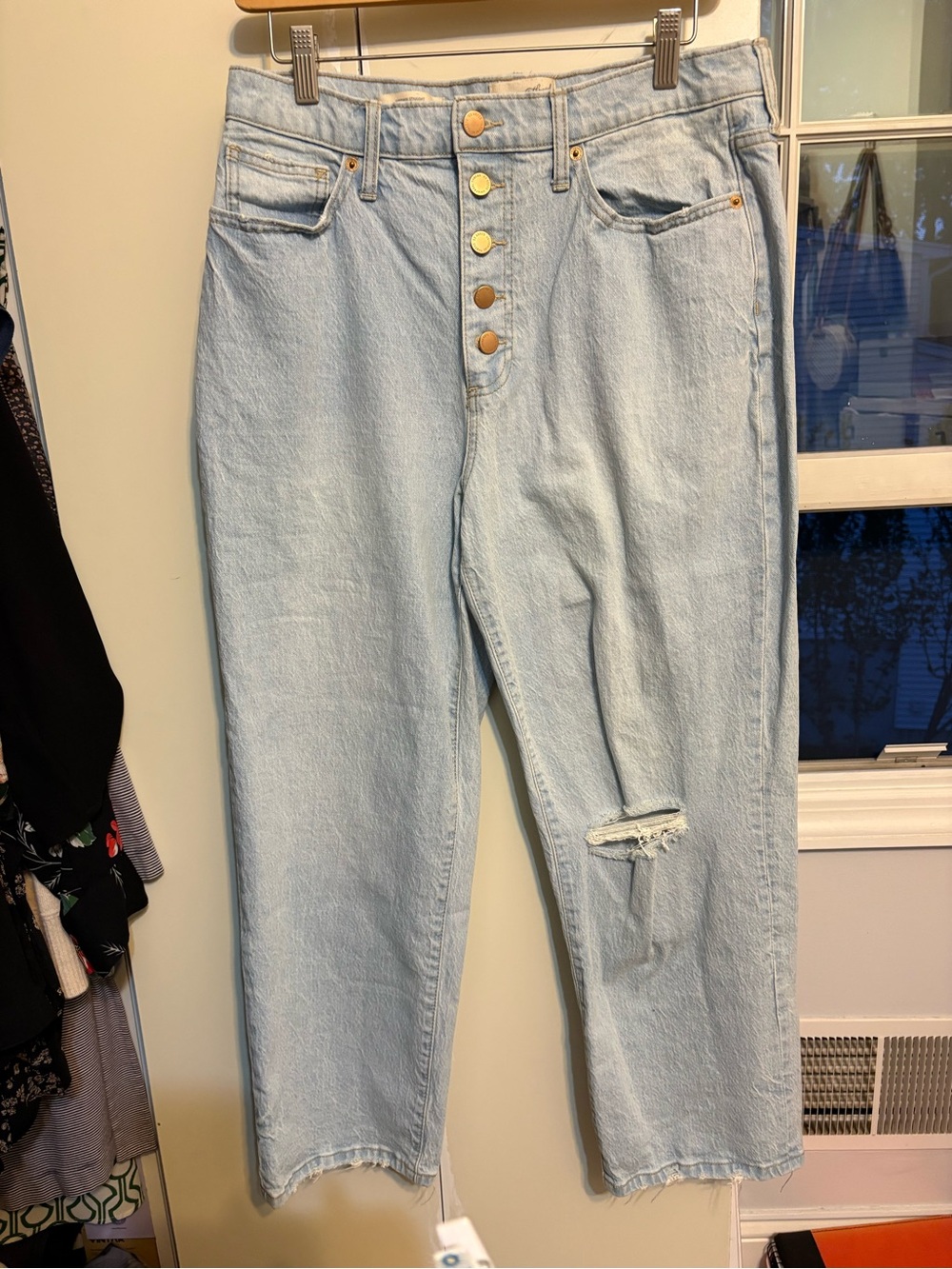 Universal Thread Womens Light wash High-Rise Straight Leg Jeans
